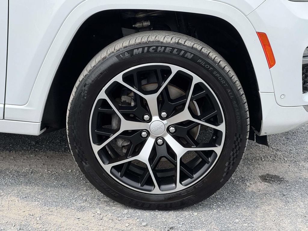 Used 2022 Jeep Grand Cherokee Summit AWD/4WD image 12