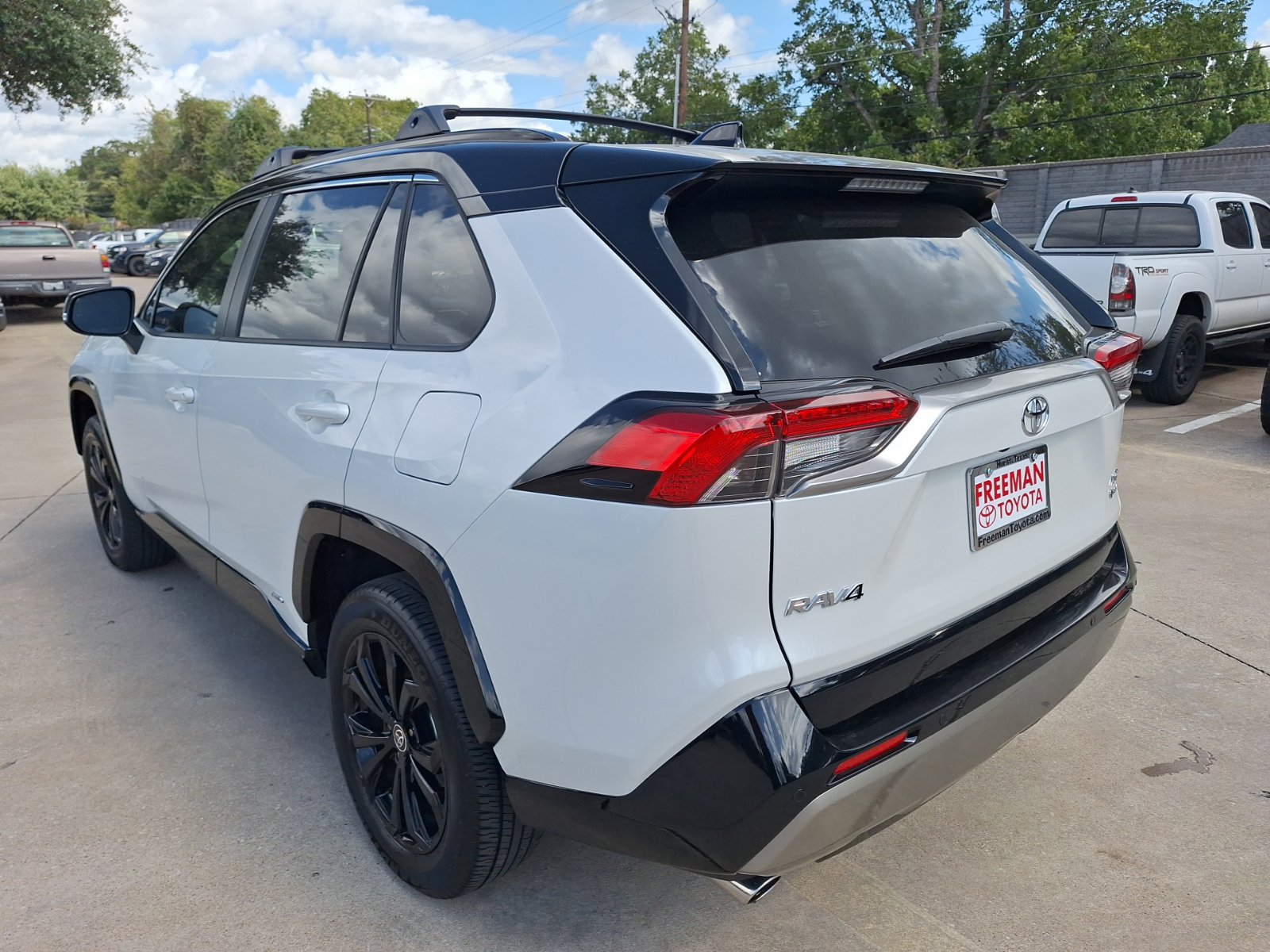 Used 2025 Toyota RAV4 XSE w/ Advanced Technology Package AWD/4WD image 4