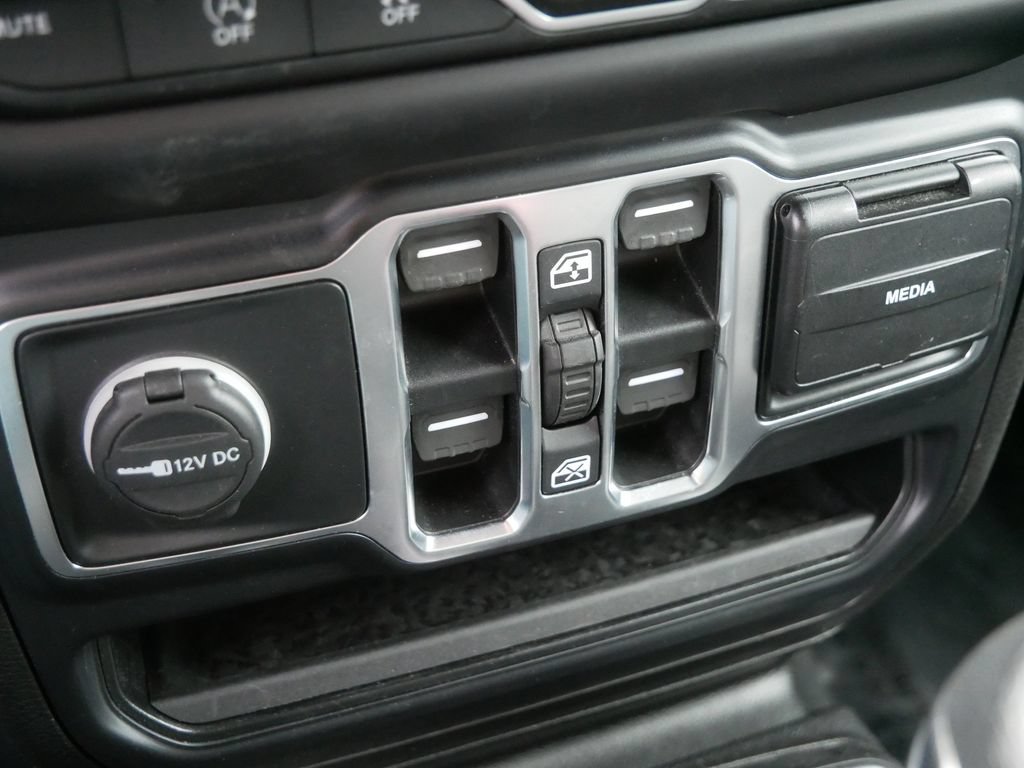 Used 2020 Jeep Wrangler Unlimited Sahara w/ Uconnect 4C Nav & Sound Group AWD/4WD image 26