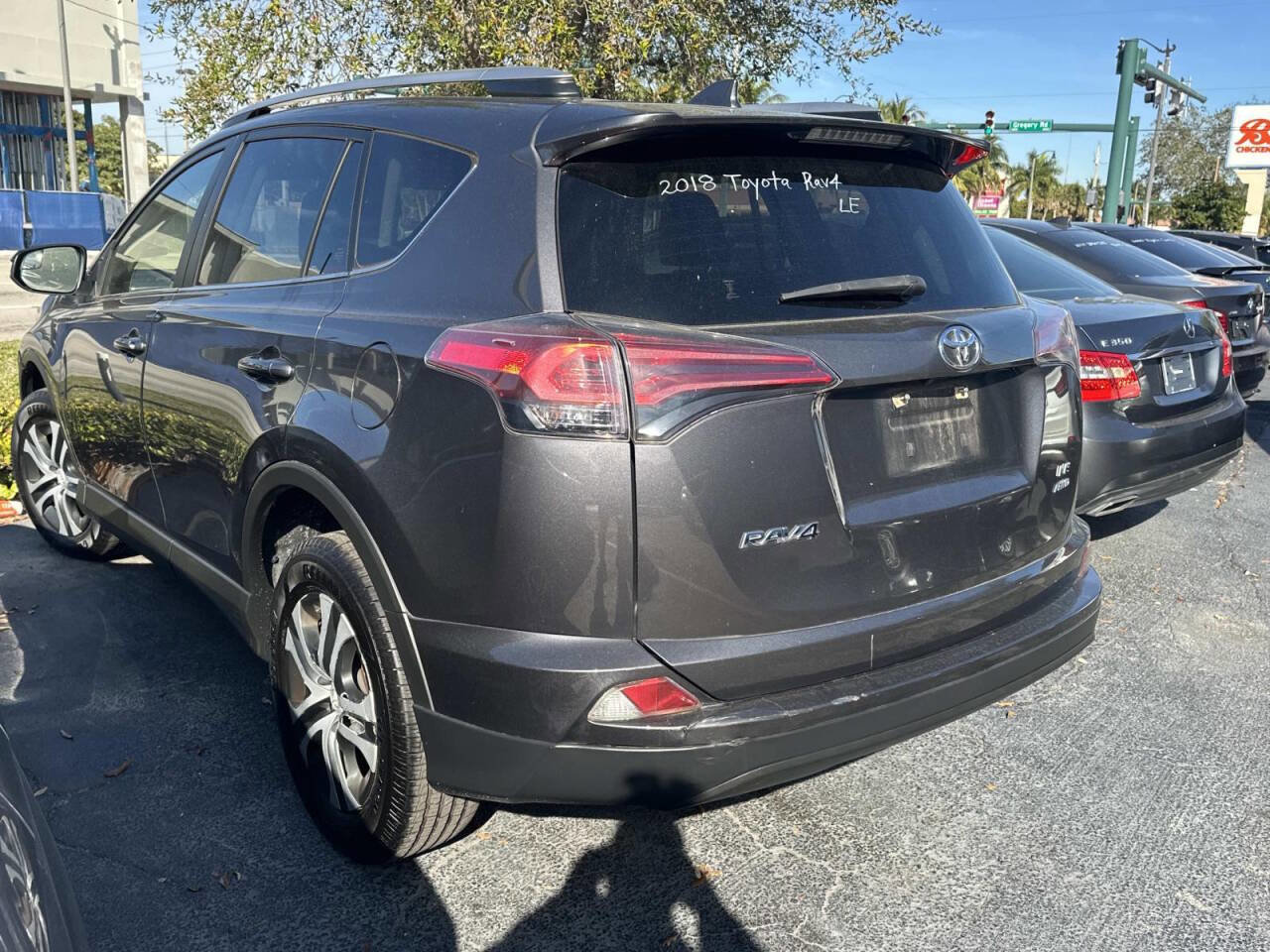 Used 2018 Toyota RAV4 LE image 5