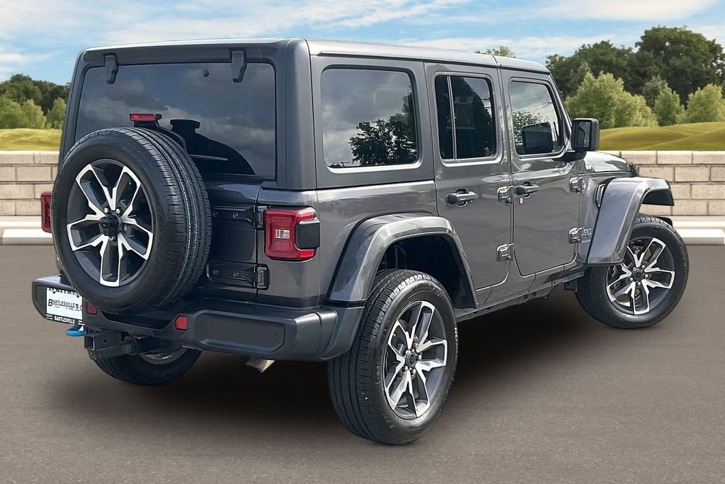 Used 2024 Jeep Wrangler Unlimited w/ Convenience Group AWD/4WD image 12
