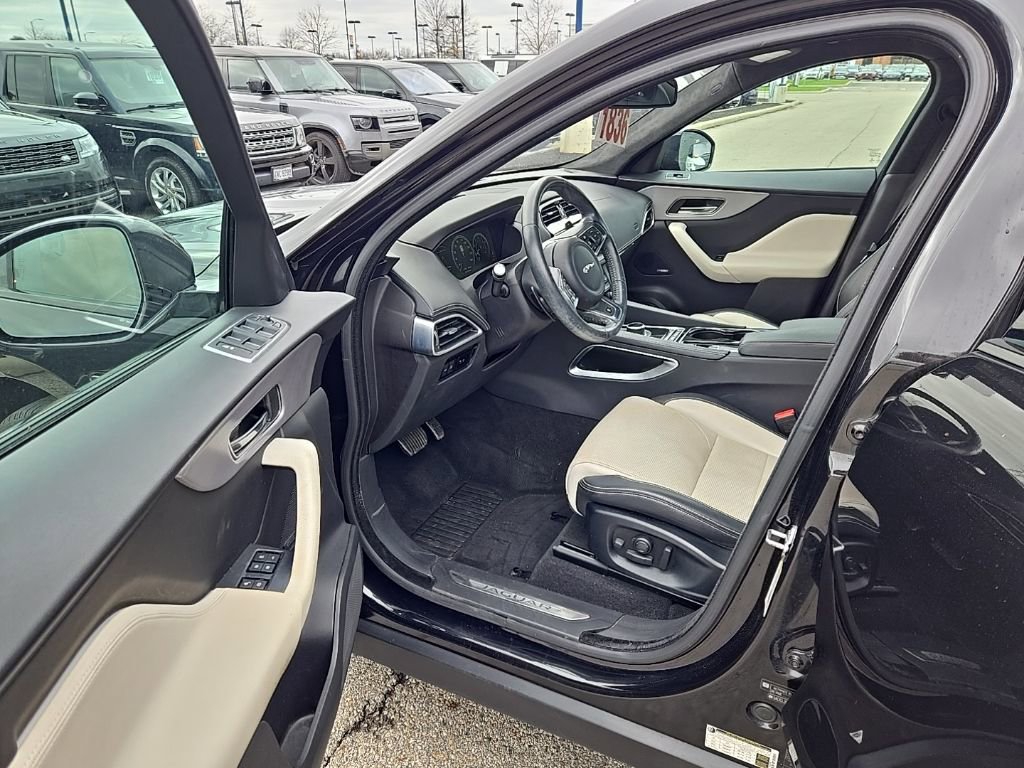 Used 2017 Jaguar F-PACE R-Sport image 16