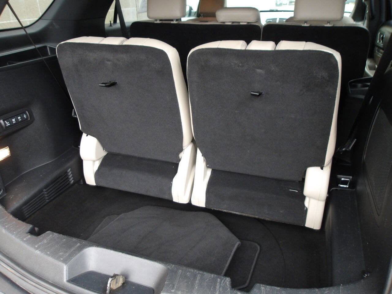 Used 2018 Ford Explorer Limited image 32