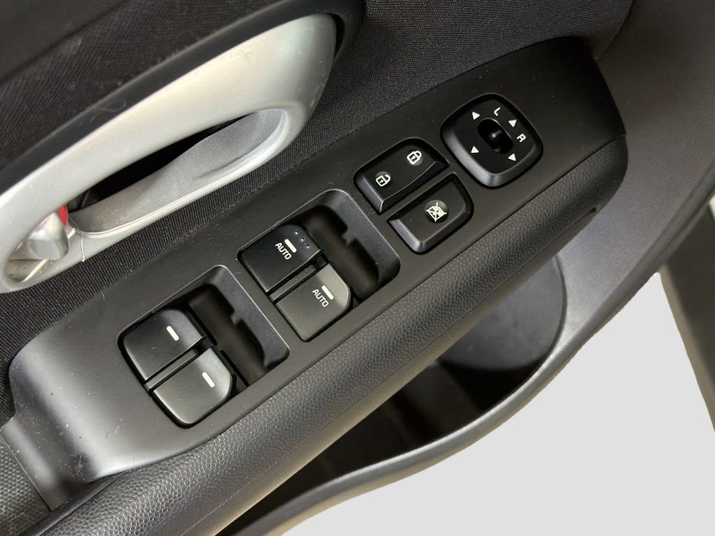 Used 2015 Kia Soul + FWD image 19