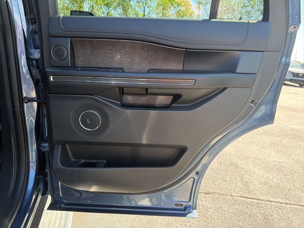 Used 2020 Ford Expedition Limited w/ Equipment Group 301A AWD/4WD image 25