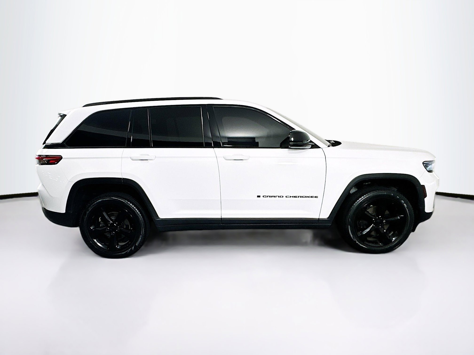 Used 2023 Jeep Grand Cherokee Limited w/ Black Appearance Package RWD image 10