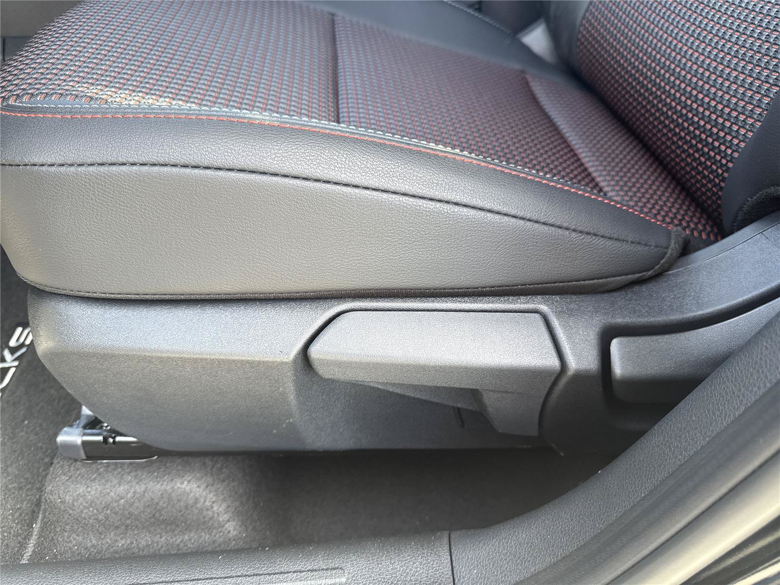 New 2026 Nissan Kicks SR FWD image 12