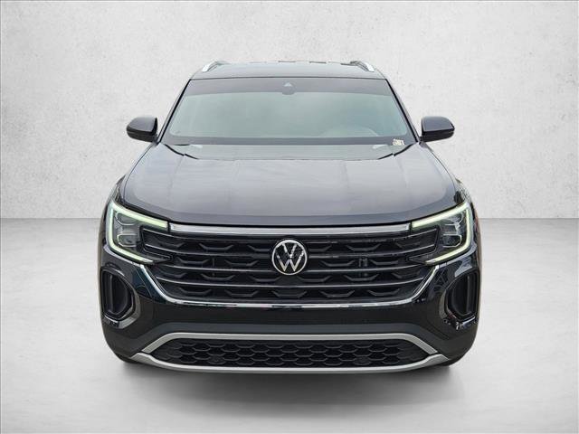 Used 2024 Volkswagen Atlas Cross Sport SE image 2