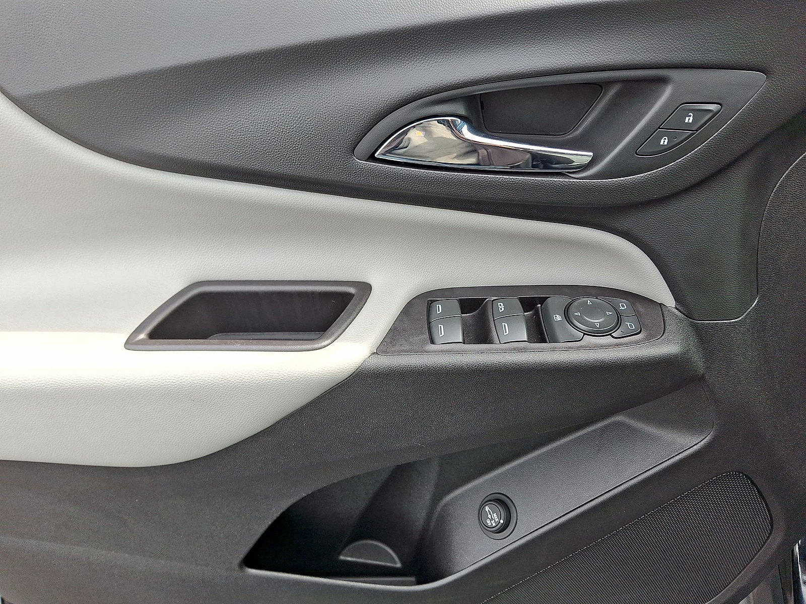 Used 2020 Chevrolet Equinox LT FWD image 10