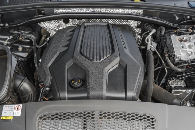 Used 2023 Porsche Macan Turbo image 27