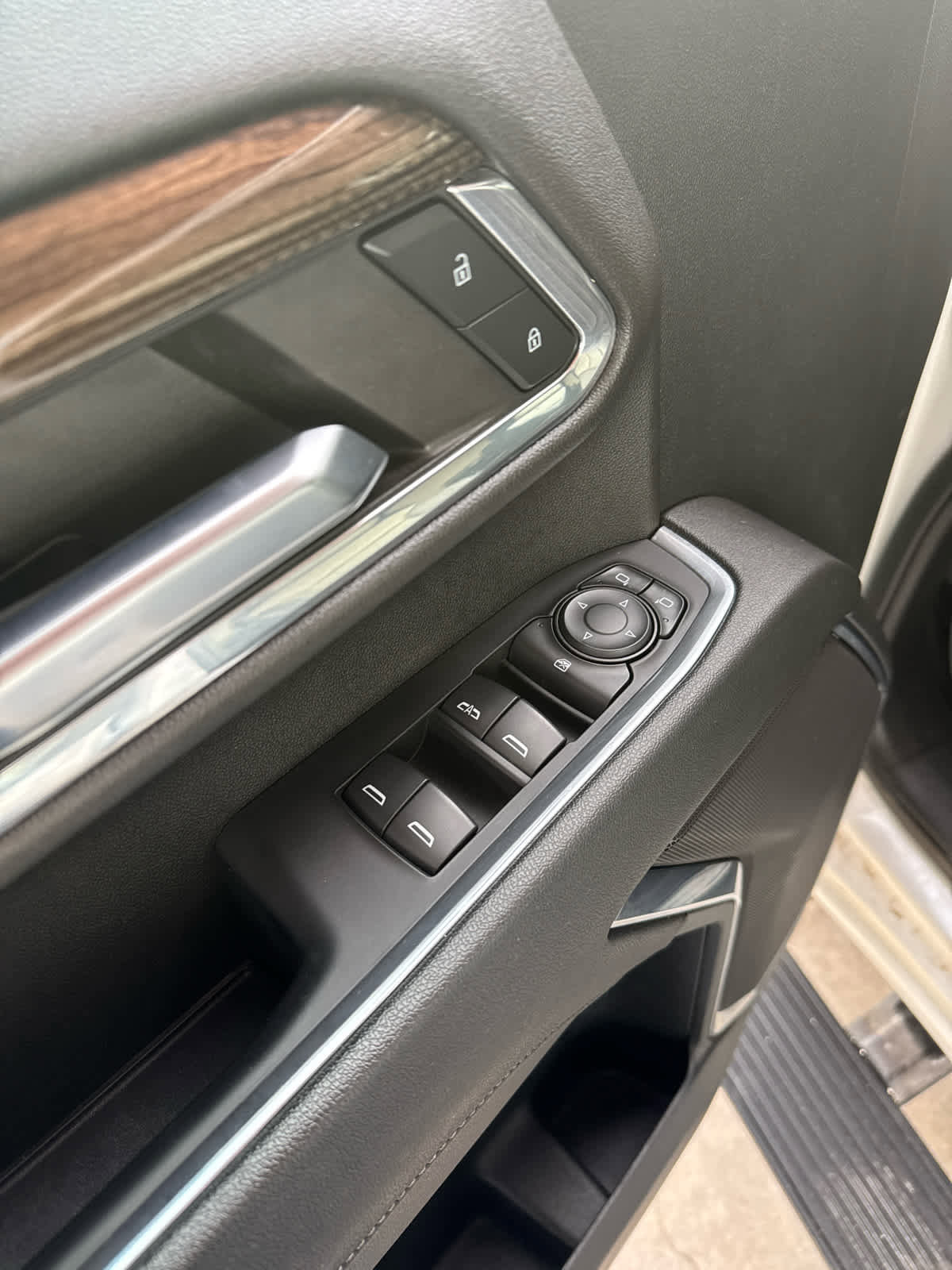 Used 2024 Chevrolet Silverado 2500 LT w/ Convenience Package image 11