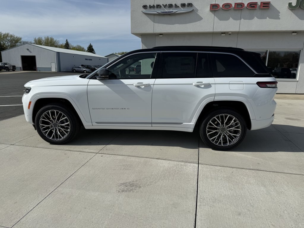 New 2026 Jeep Grand Cherokee Summit w/ Adv Protech Group IV AWD/4WD image 5