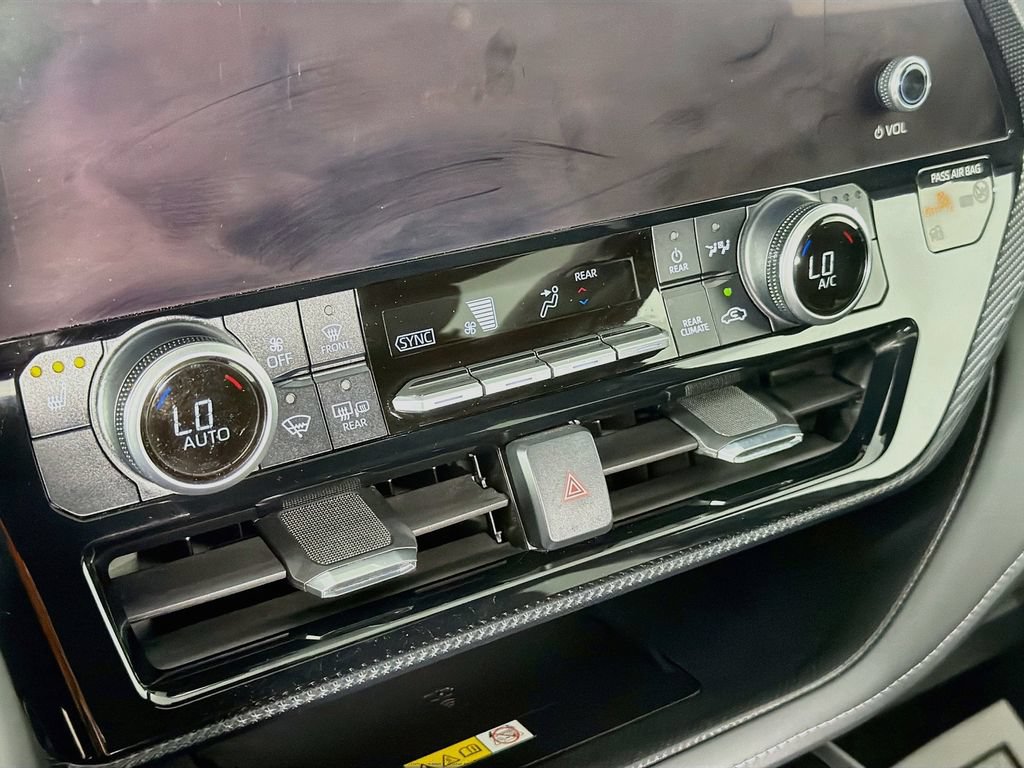 Used 2024 Toyota Highlander XSE AWD/4WD image 15