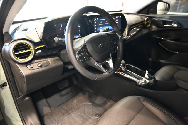 Used 2026 Chevrolet Trax ACTIV w/ Driver Confidence Package FWD image 20