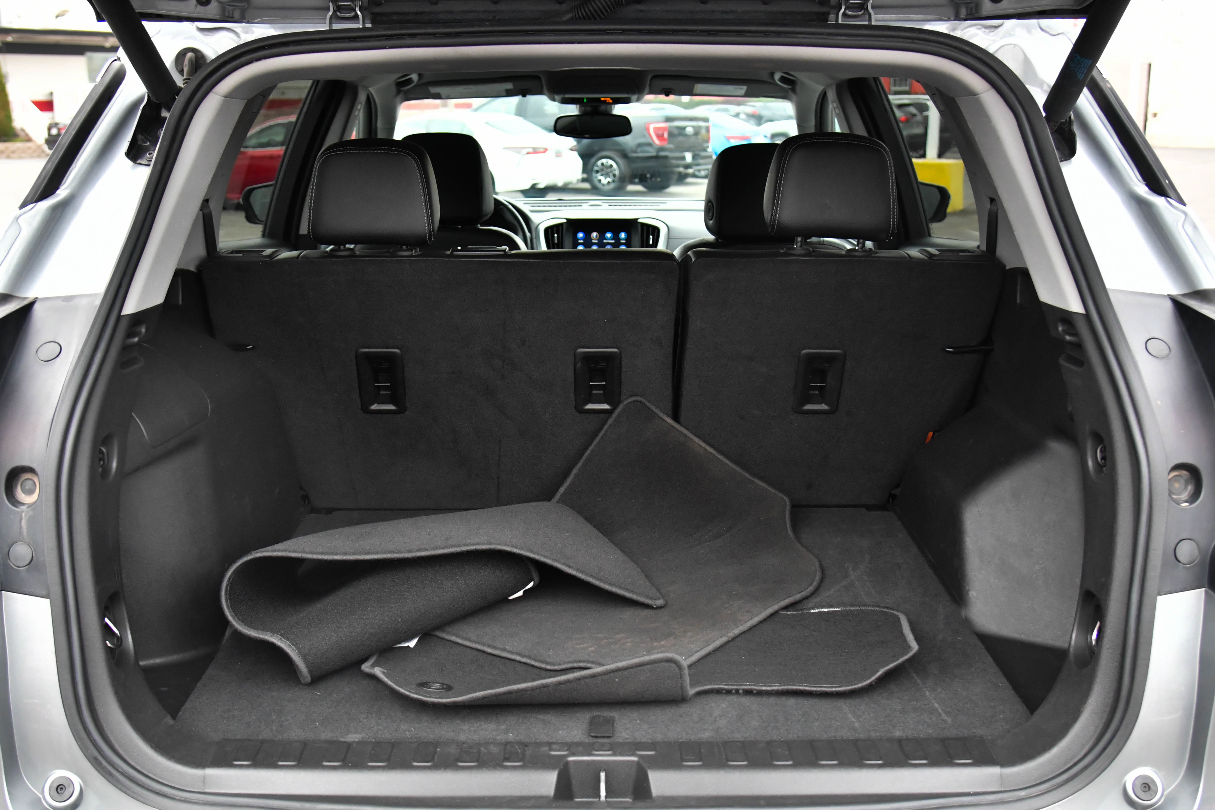 Used 2024 GMC Terrain SLT image 39