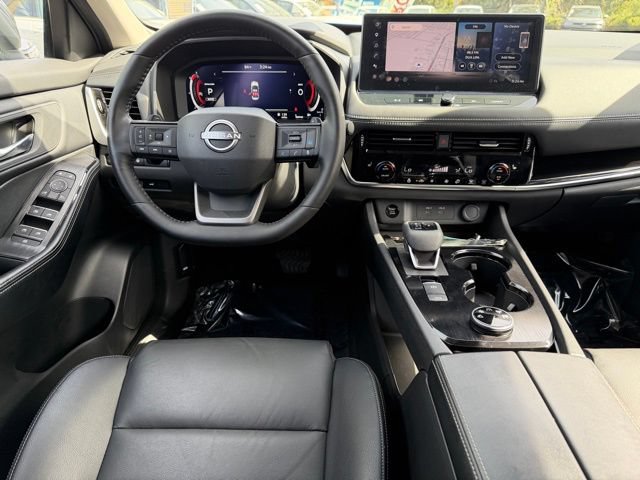 Used 2025 Nissan Rogue SL AWD/4WD image 14