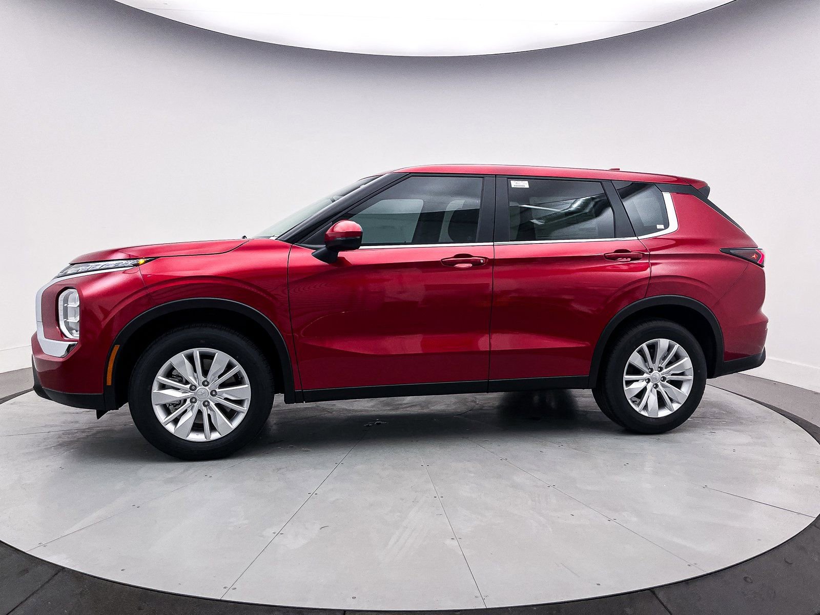 New 2025 Mitsubishi Outlander ES image 4