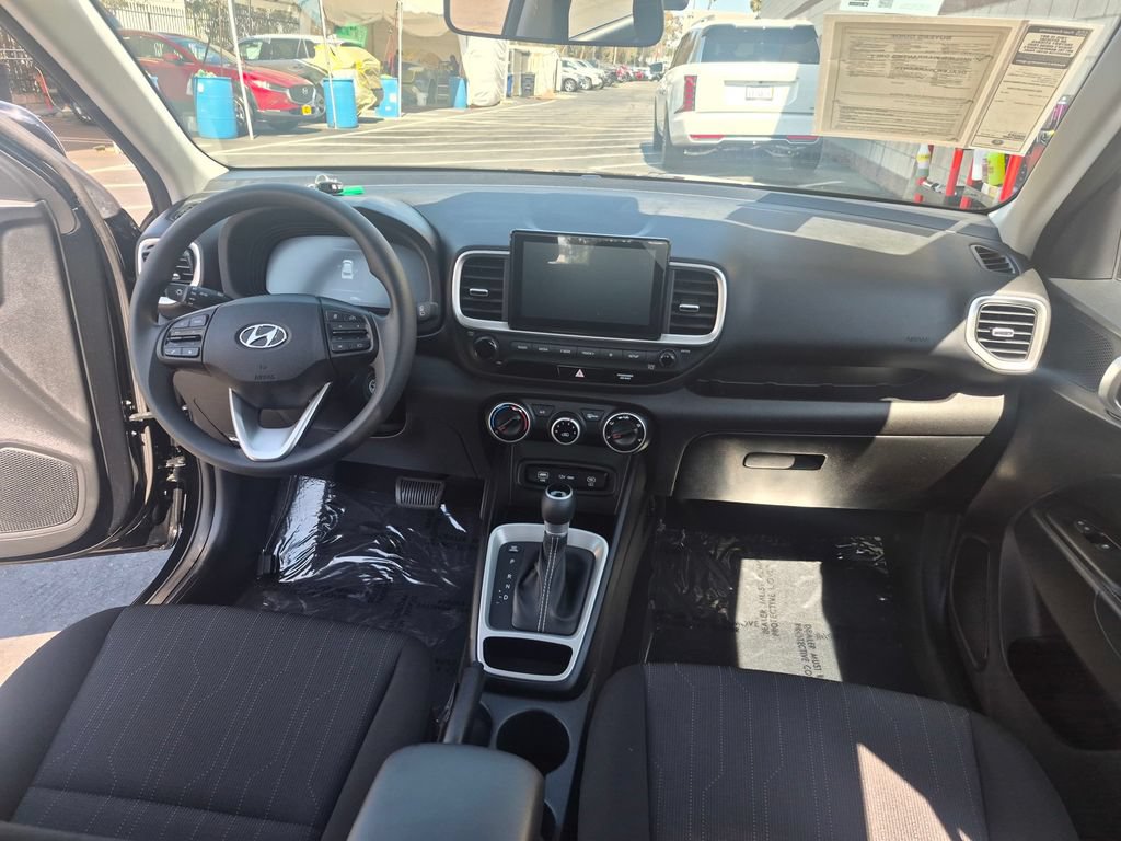 Used 2026 Hyundai Venue SE FWD image 25