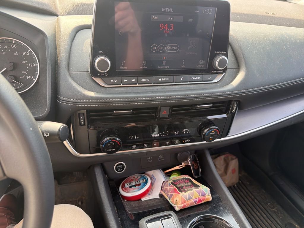 Used 2022 Nissan Rogue SV image 15