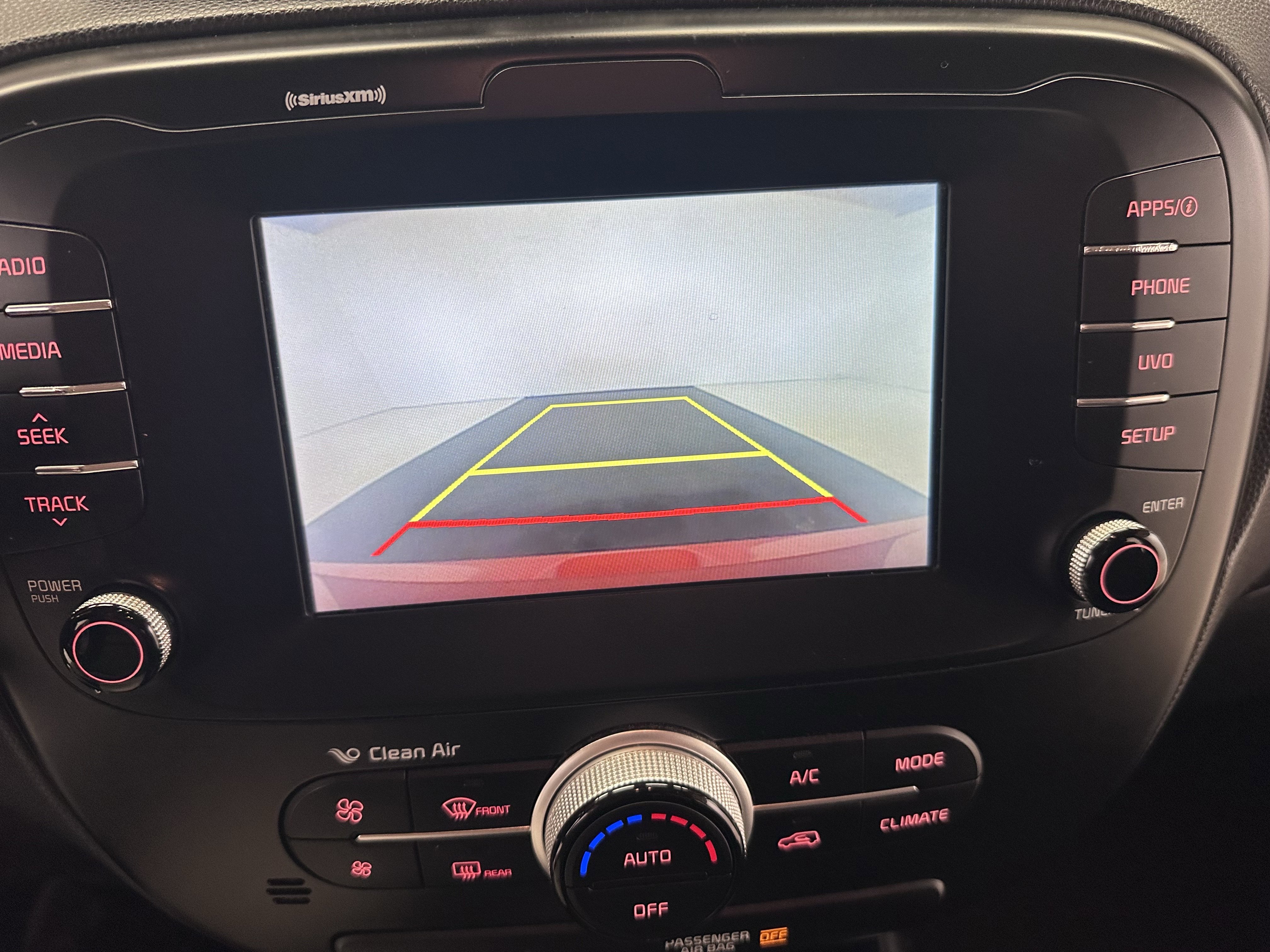 Used 2018 Kia Soul + image 3