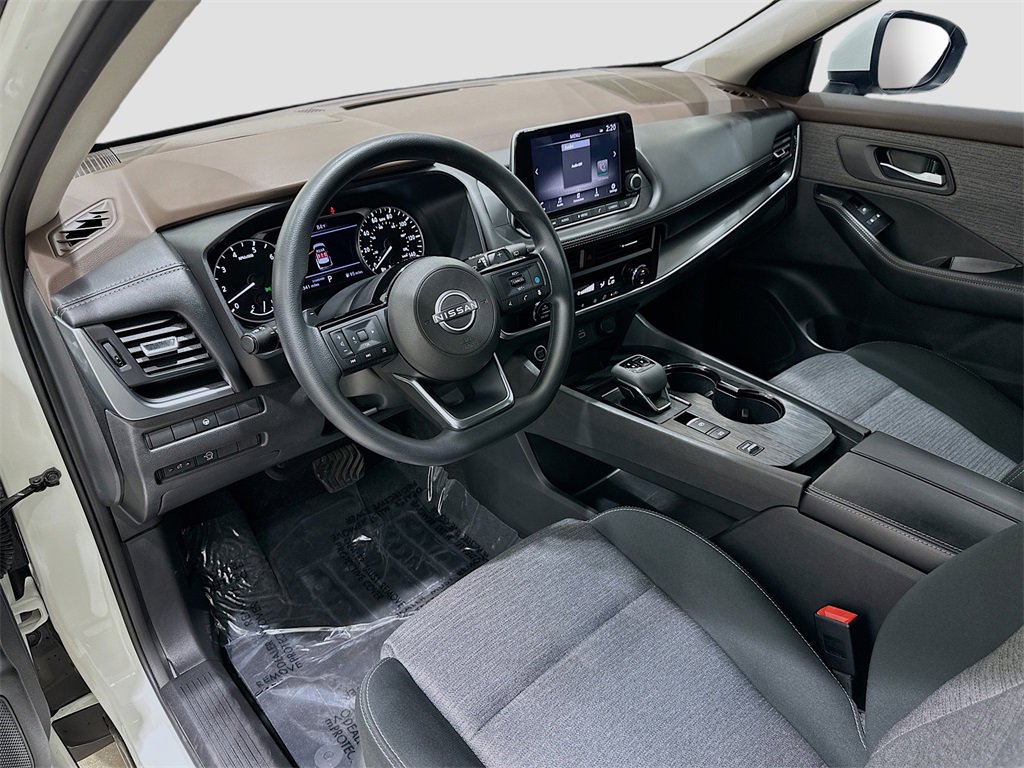 Used 2023 Nissan Rogue SV image 9
