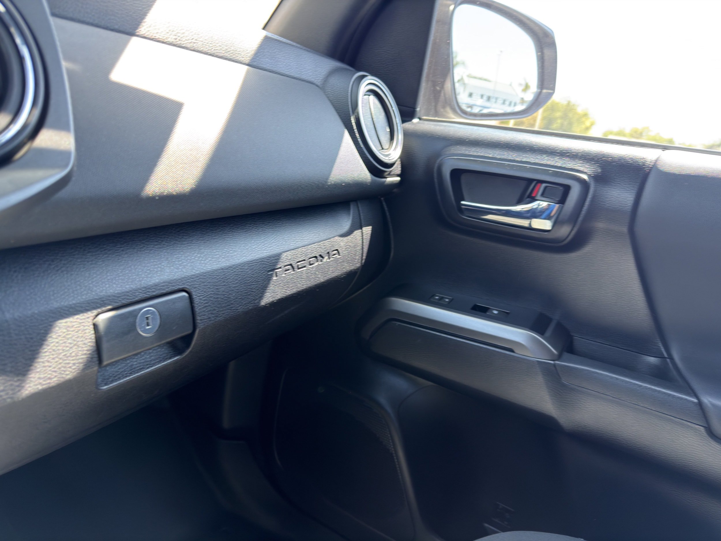 Used 2021 Toyota Tacoma TRD Off-Road w/ Technology Package AWD/4WD image 40