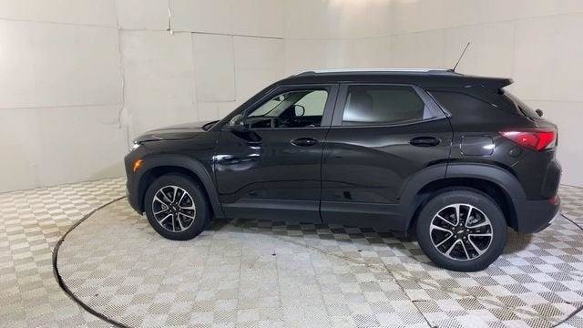 Used 2025 Chevrolet TrailBlazer LT AWD/4WD image 8