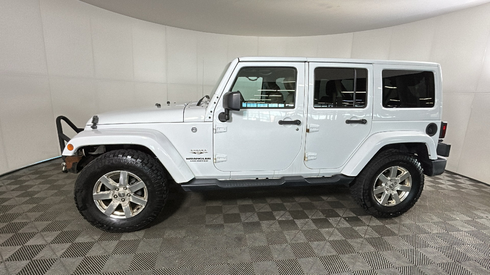 Used 2017 Jeep Wrangler Unlimited Sahara w/ Connectivity Group AWD/4WD image 7