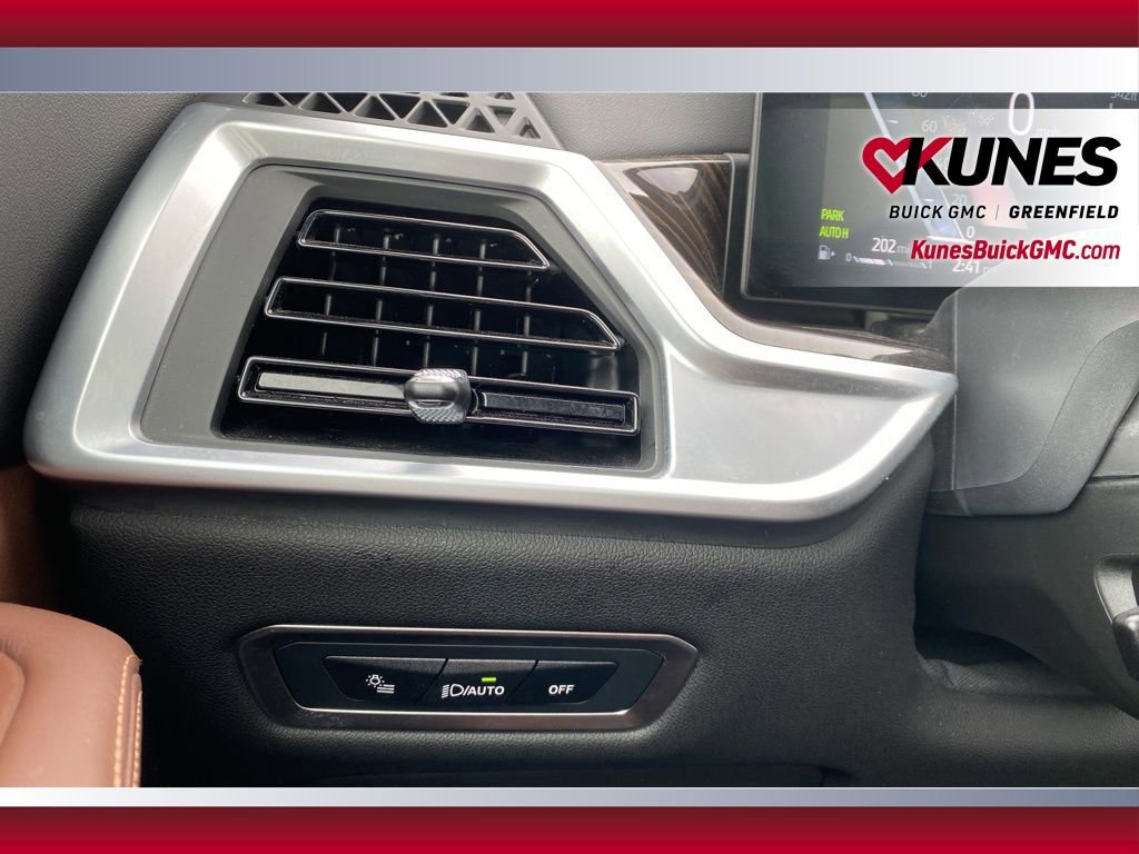 Used 2025 BMW X7 xDrive40i image 27