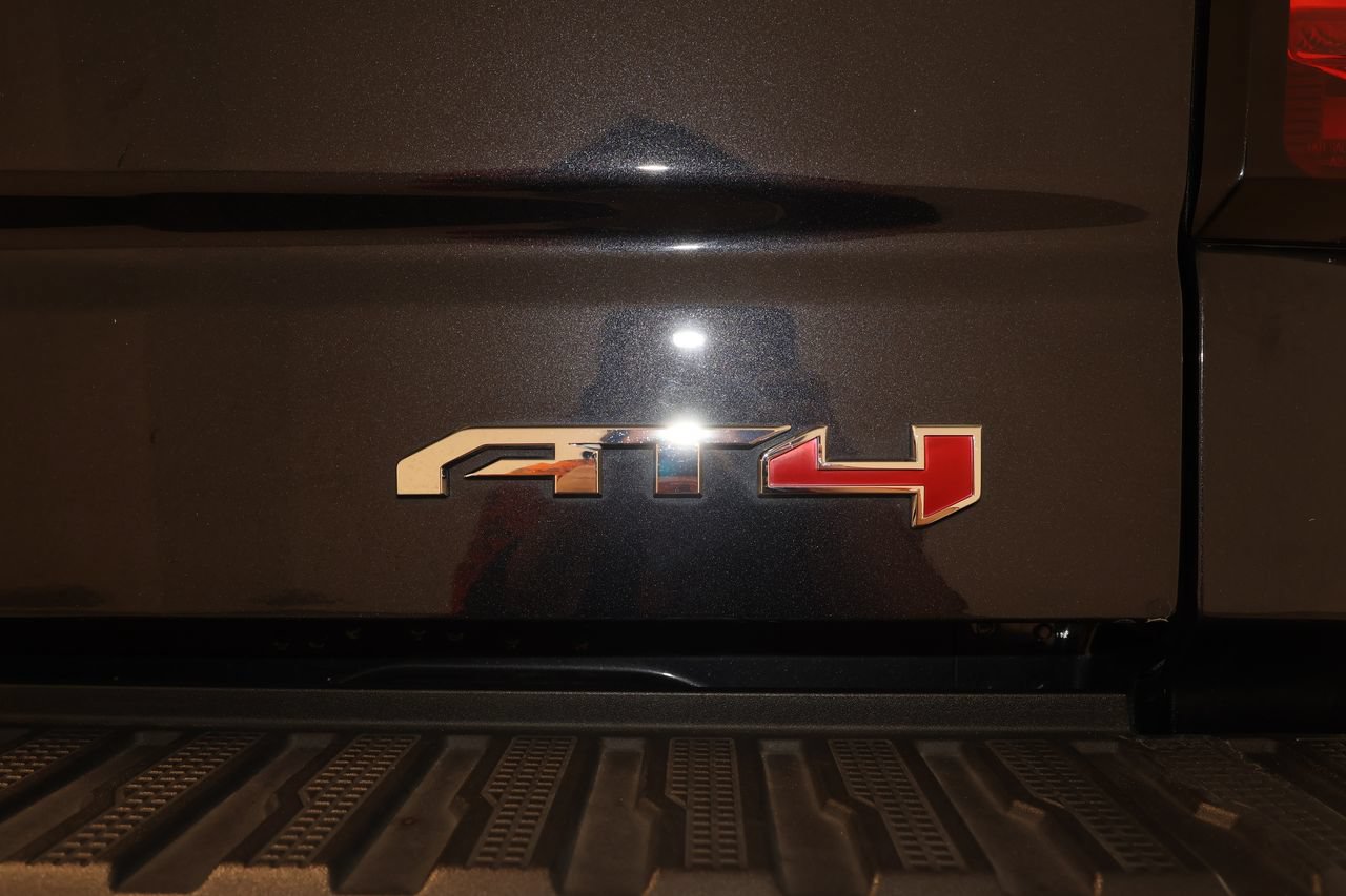 Used 2024 GMC Sierra 1500 AT4 w/ Technology Package AWD/4WD image 39
