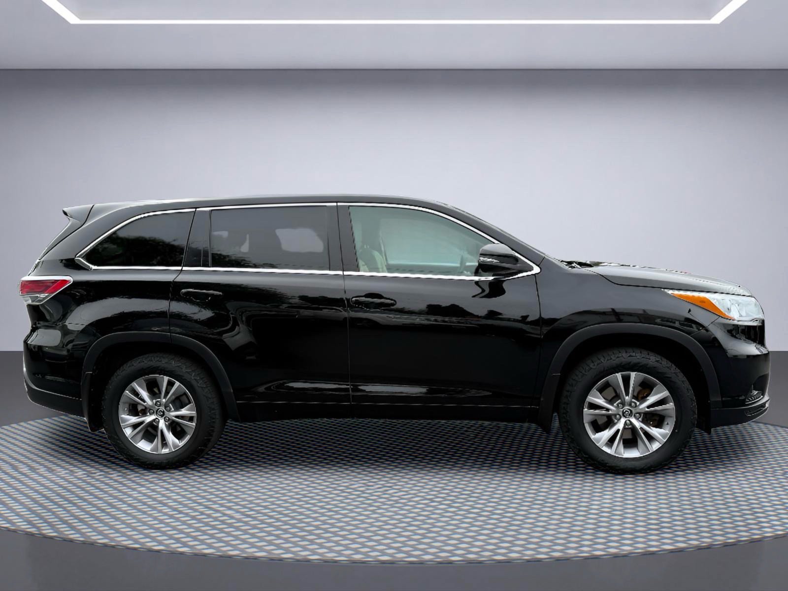 Used 2016 Toyota Highlander Plus AWD/4WD image 10