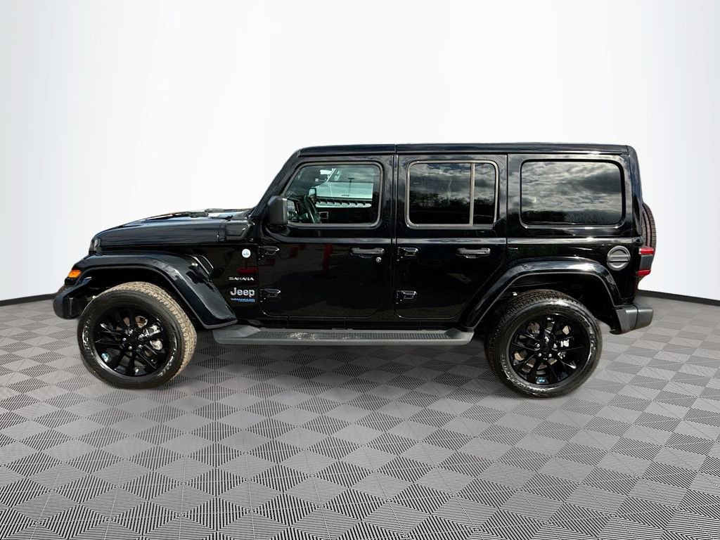Used 2022 Jeep Wrangler Unlimited Sahara w/ Cold Weather Group AWD/4WD image 9