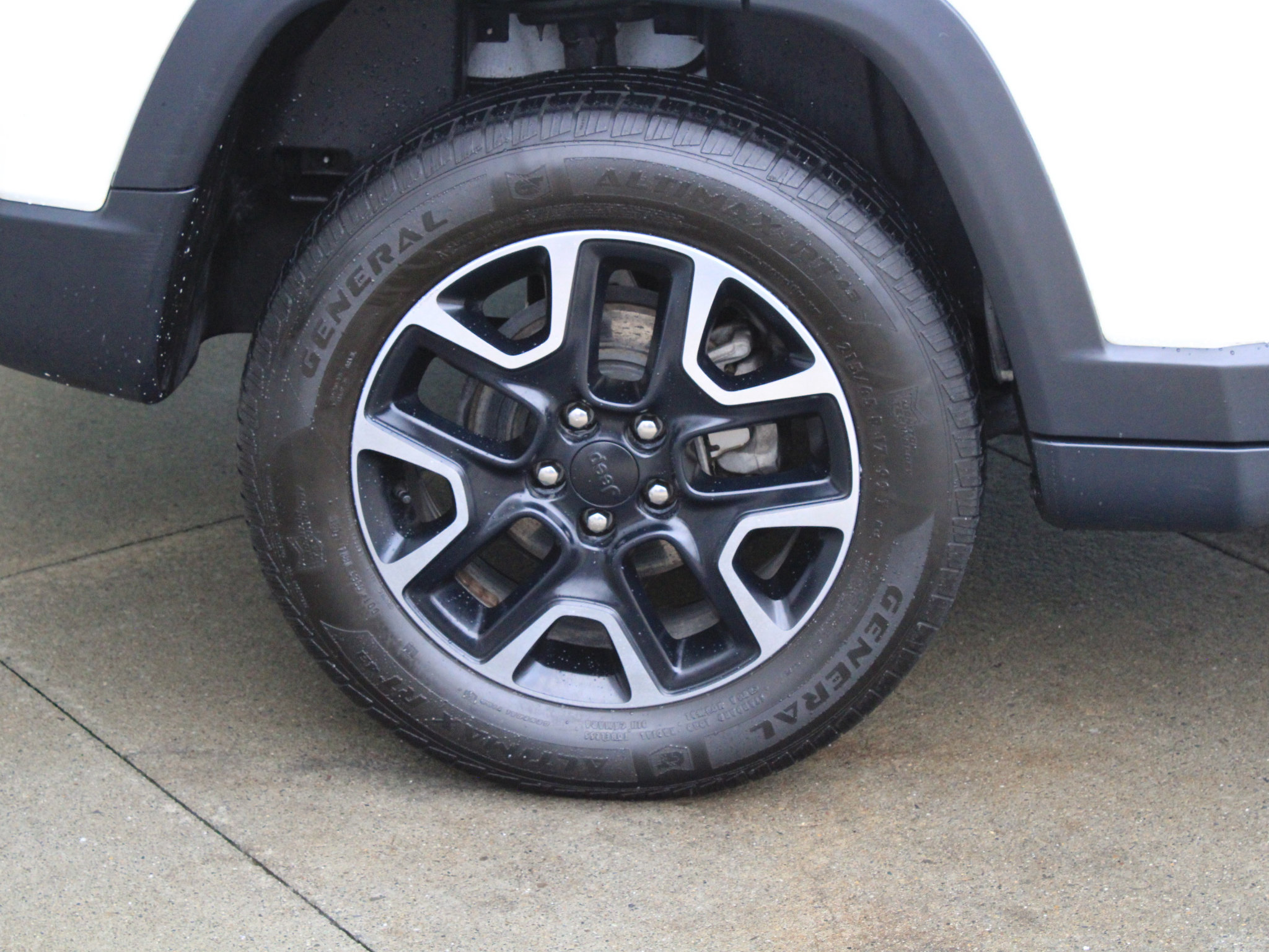 Used 2018 Jeep Compass Trailhawk w/ Cold Weather Group AWD/4WD image 37