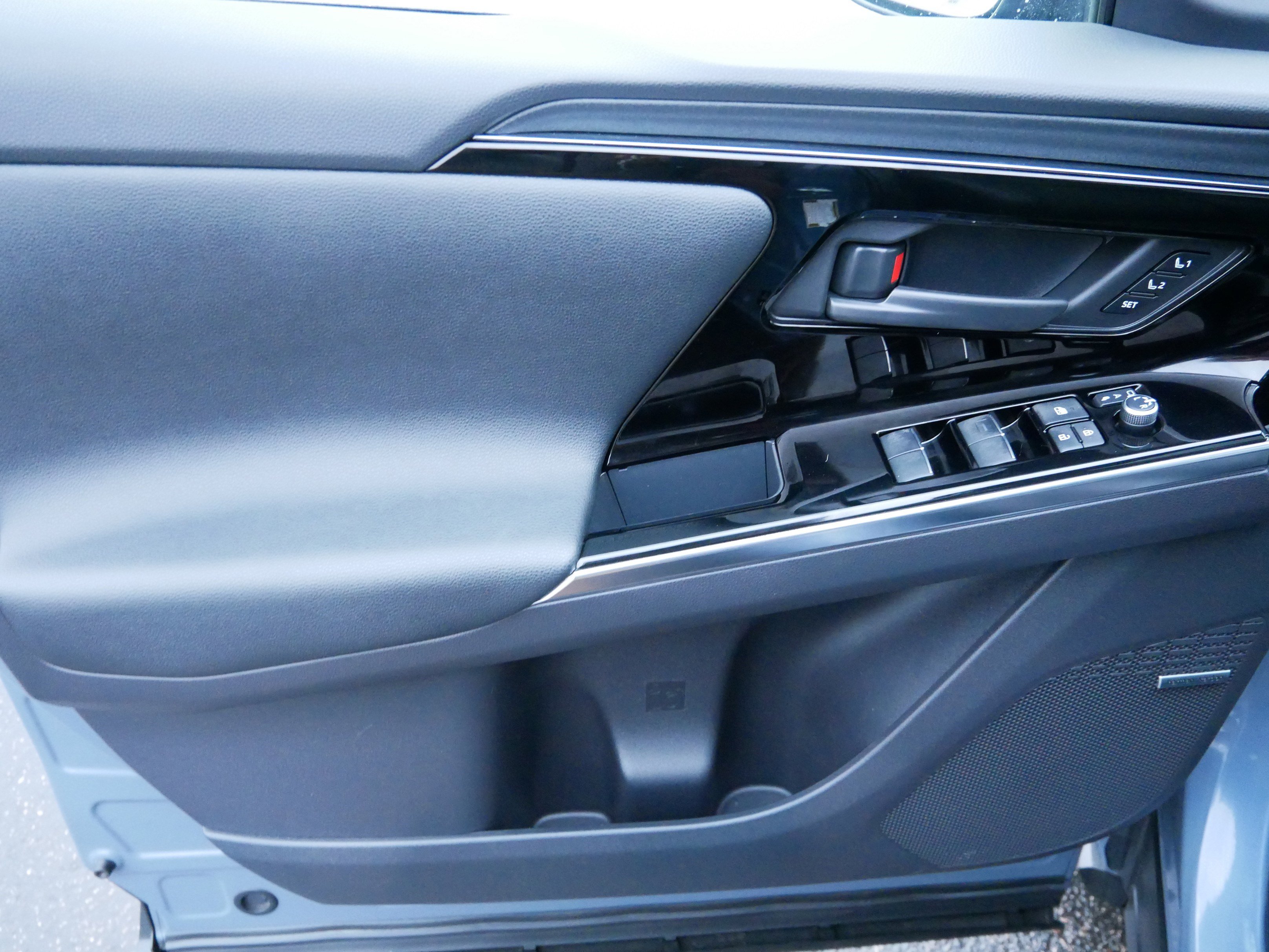 Used 2023 Subaru Solterra AWD image 30