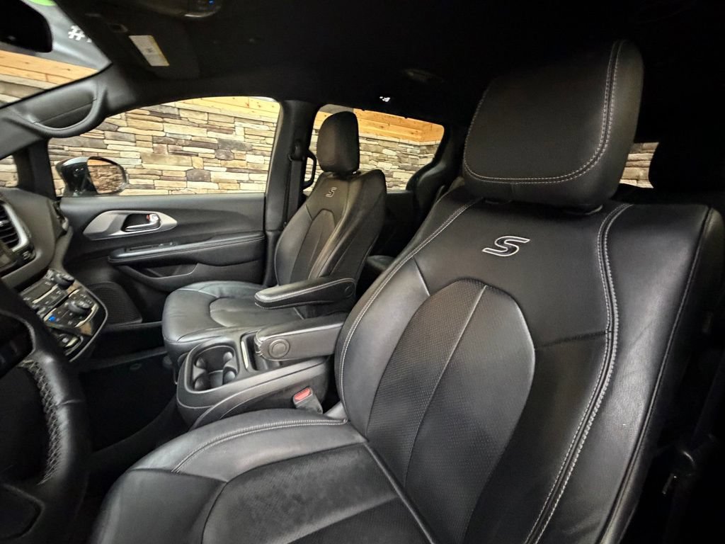 Used 2020 Chrysler Pacifica Touring-L w/ S Appearance Package FWD image 21