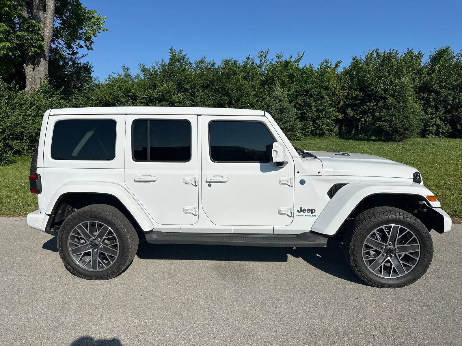 Used 2024 Jeep Wrangler High Altitude AWD/4WD image 22