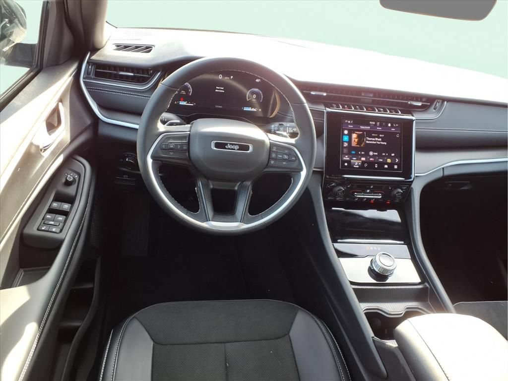 New 2025 Jeep Grand Cherokee 4WD image 4