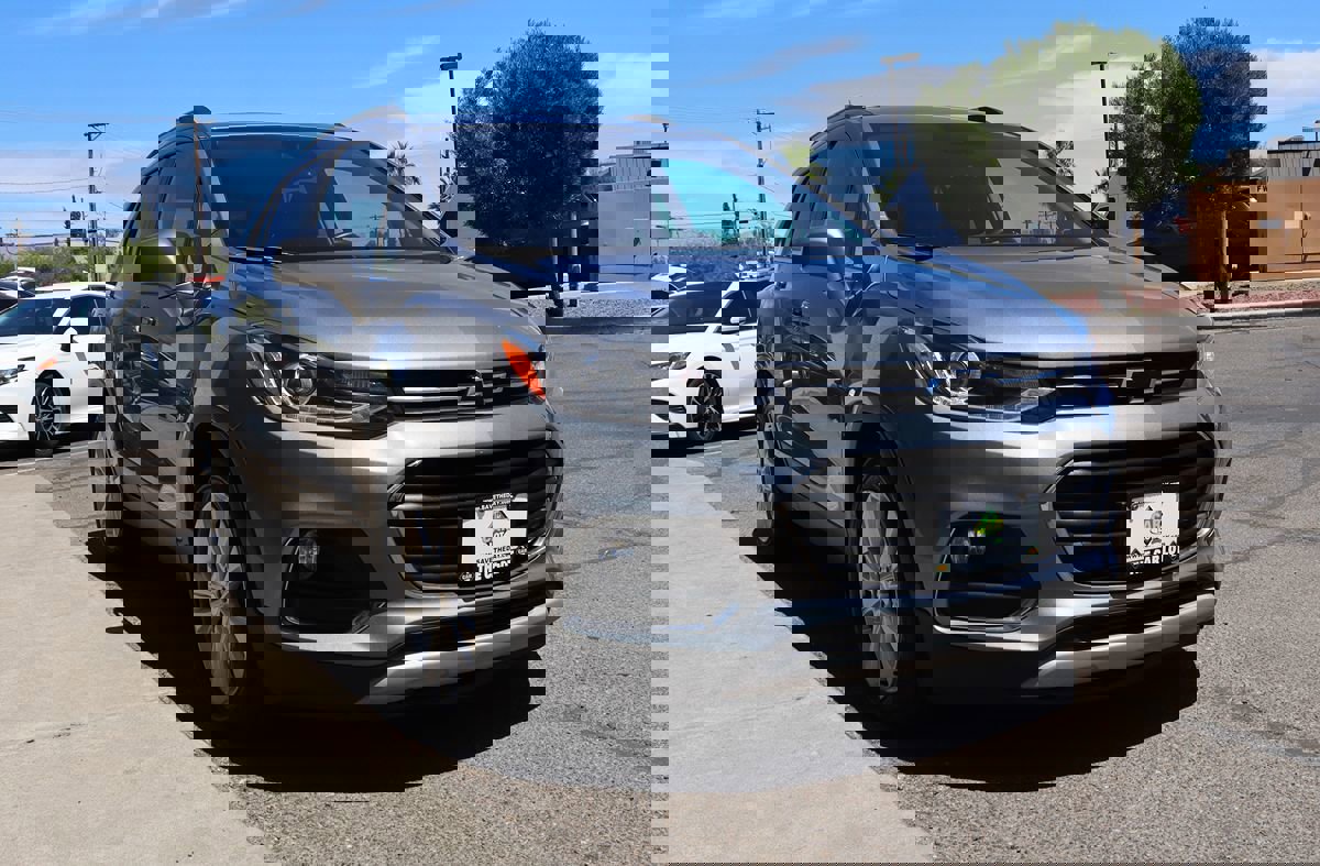 Used 2020 Chevrolet Trax Premier w/ LPO, Protection Package FWD image 18