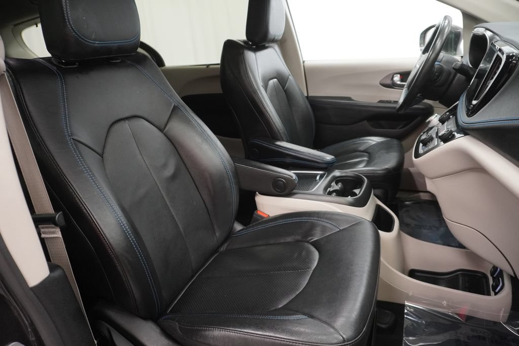 Certified 2021 Chrysler Pacifica Touring-L FWD image 44