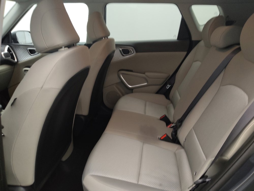 Used 2025 Kia Soul LX image 18