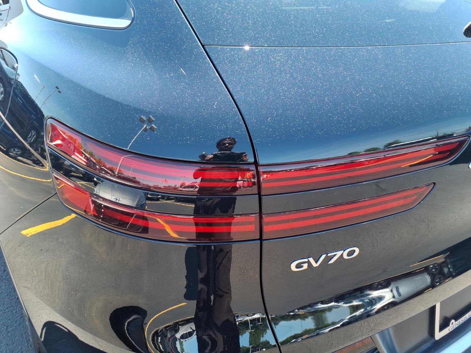 Used 2024 Genesis GV70 2.5T w/ Advanced Package AWD/4WD image 15