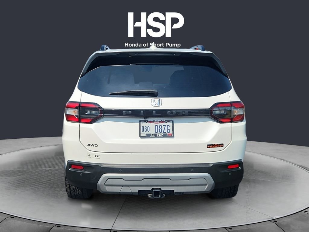 Used 2025 Honda Pilot TrailSport image 4