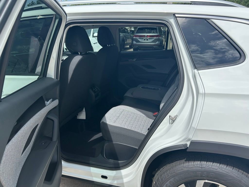 Used 2025 Volkswagen Tiguan S image 41