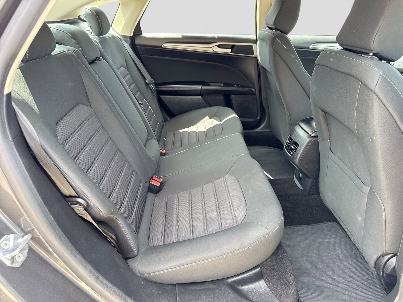 Used 2020 Ford Fusion SE FWD image 22