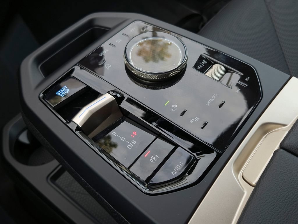 New 2026 BMW iX xDrive45 image 9