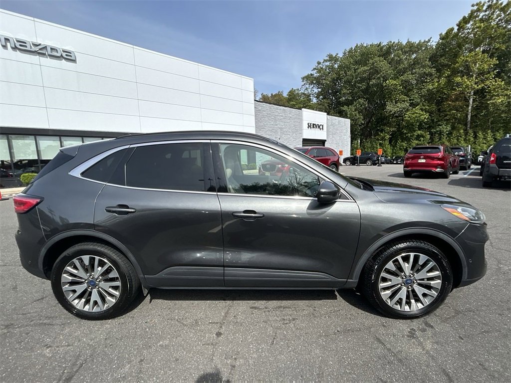 Used 2020 Ford Escape Titanium image 9