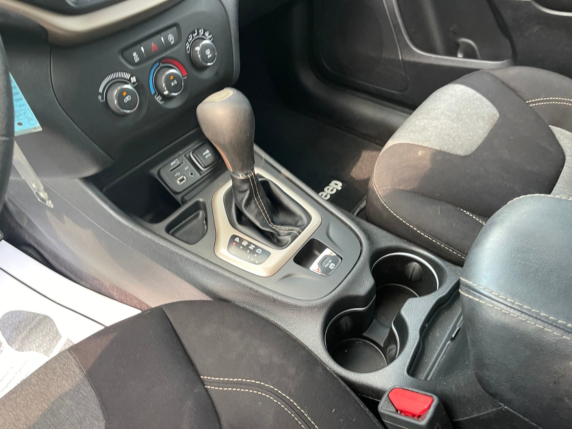 Used 2017 Jeep Cherokee Sport FWD image 17
