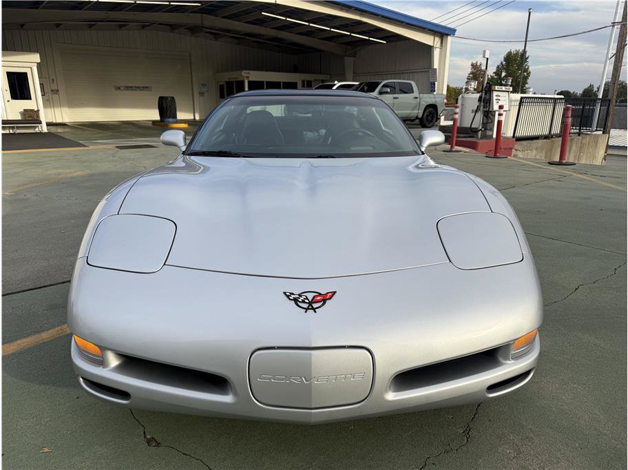 Used 2002 Chevrolet Corvette Coupe RWD image 4