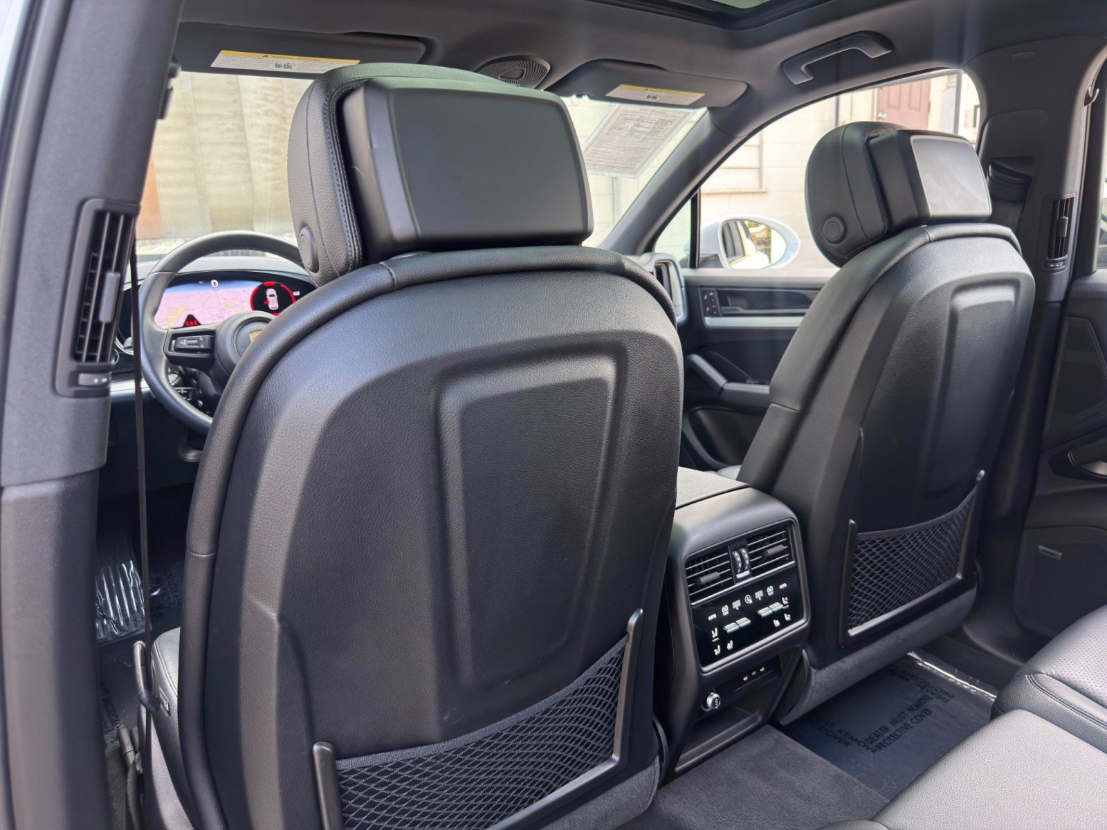 Used 2024 Porsche Cayenne AWD/4WD image 37