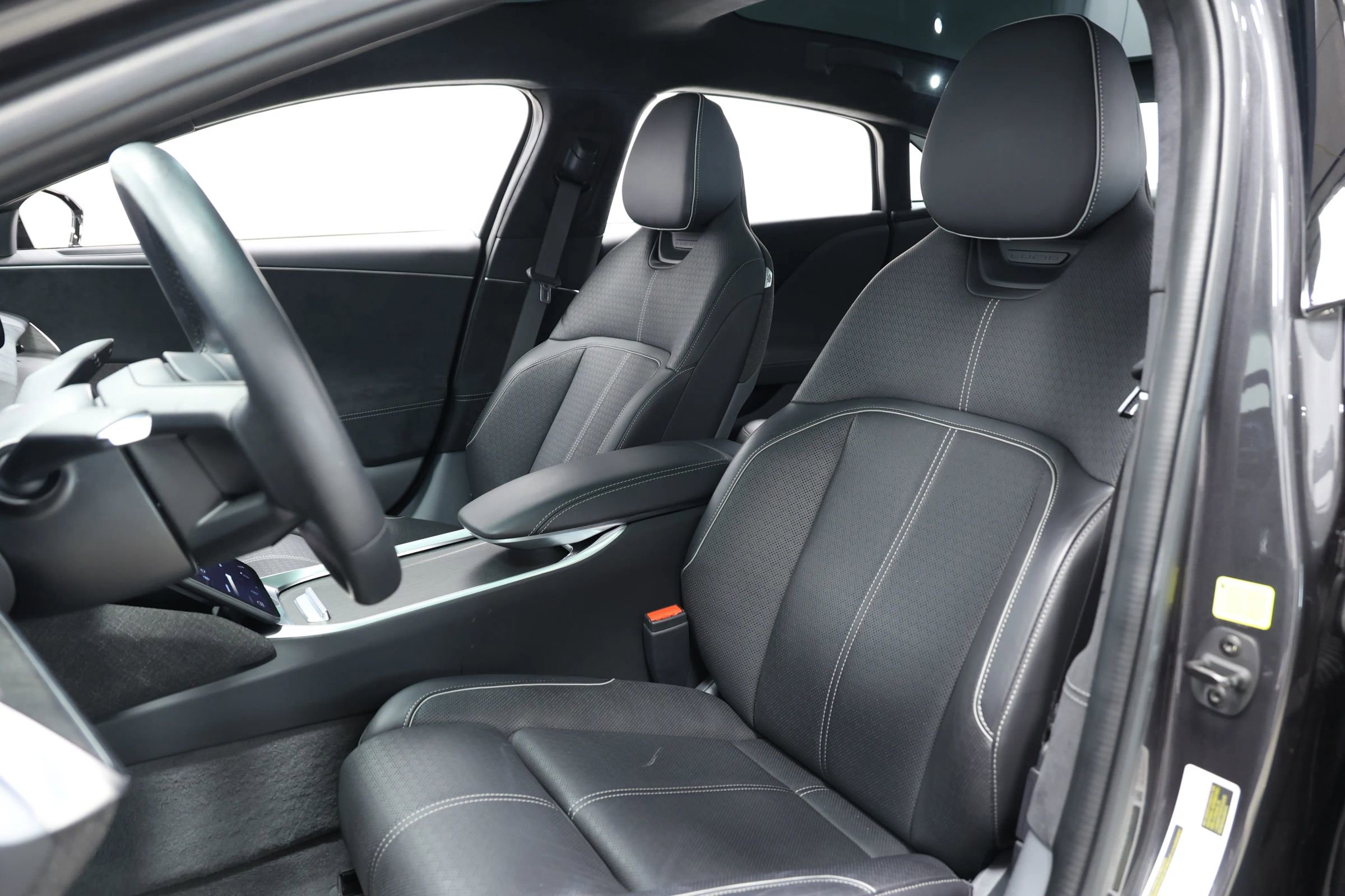 Used 2023 Lucid Air Grand Touring image 15